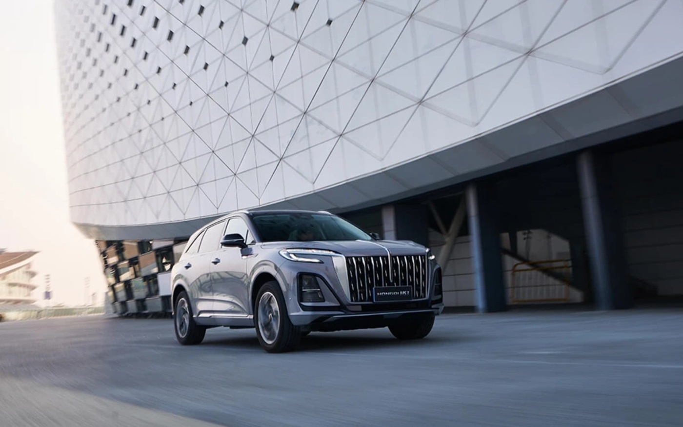 Hongqi HS3 стал лидером продаж в России: как изменился спрос на кроссоверы